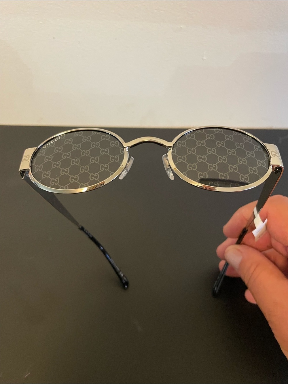Gucci Oval Silver Frame Black Lens Men’s Sunglasses-51-23-145
BRAND NEW - Picture 11 of 16